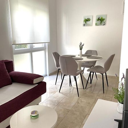 Apartmani Villa Adriatic Vir Ngoại thất bức ảnh