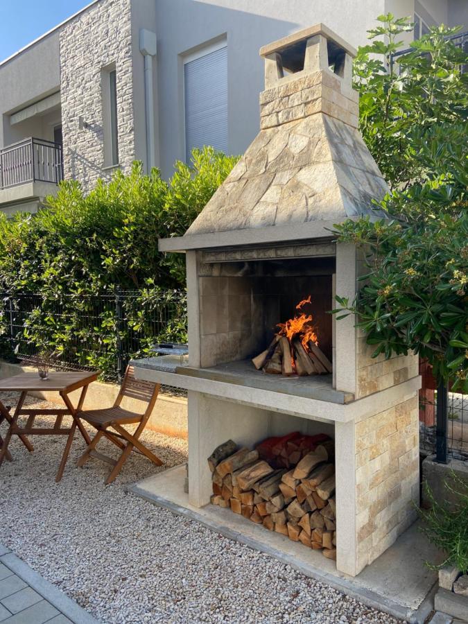 Apartmani Villa Adriatic Vir Ngoại thất bức ảnh