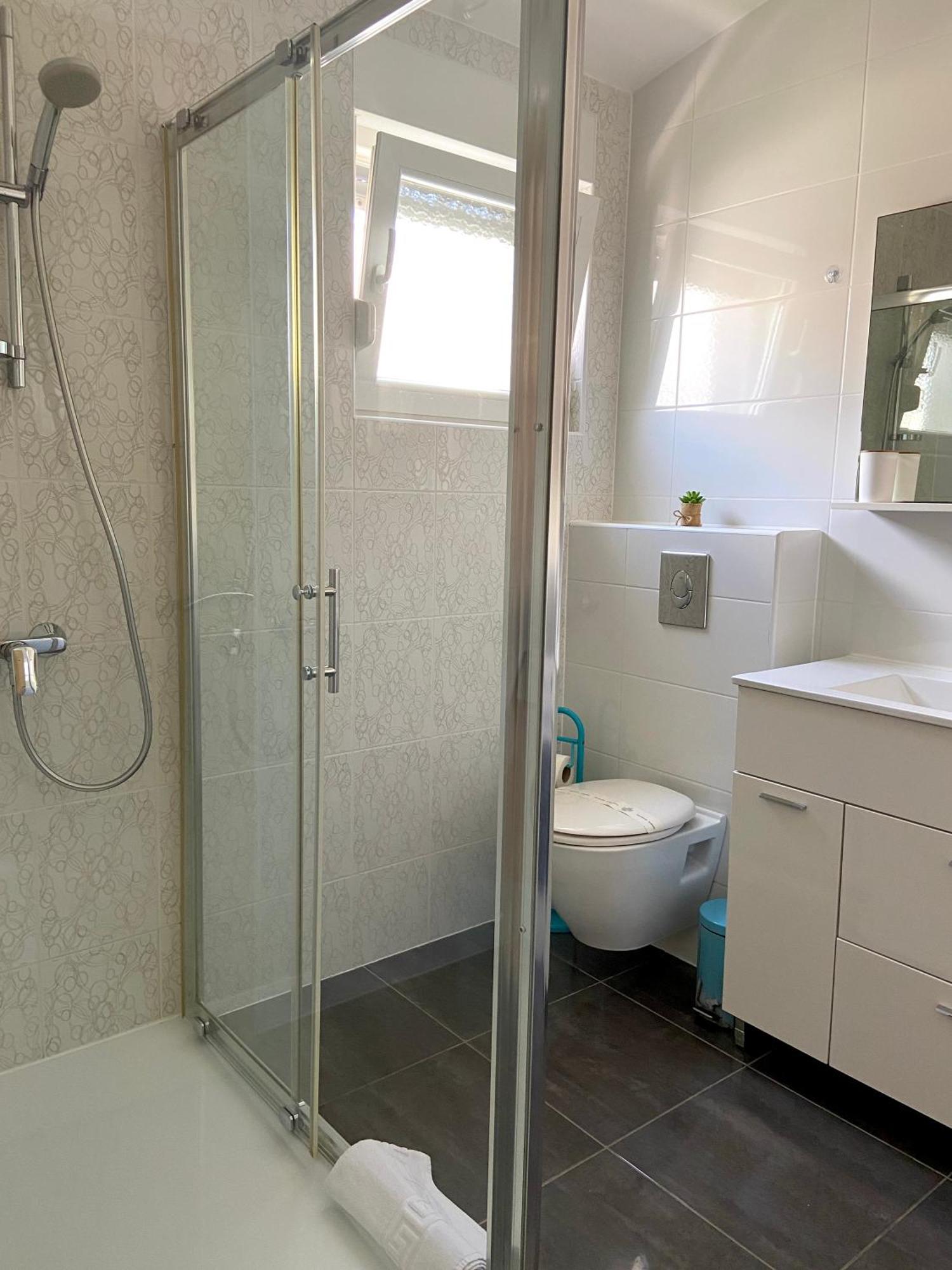 Apartmani Villa Adriatic Vir Ngoại thất bức ảnh
