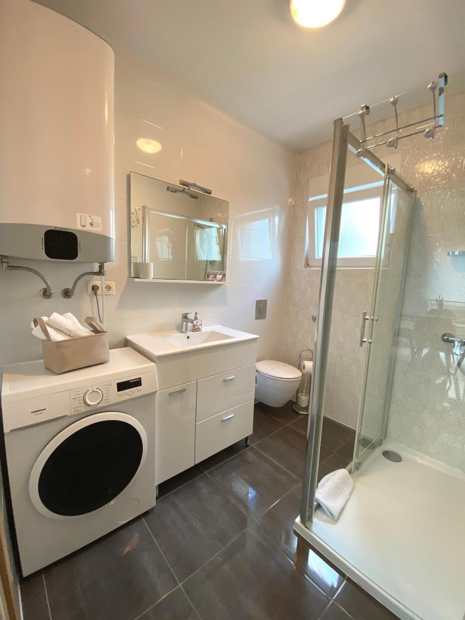 Apartmani Villa Adriatic Vir Ngoại thất bức ảnh