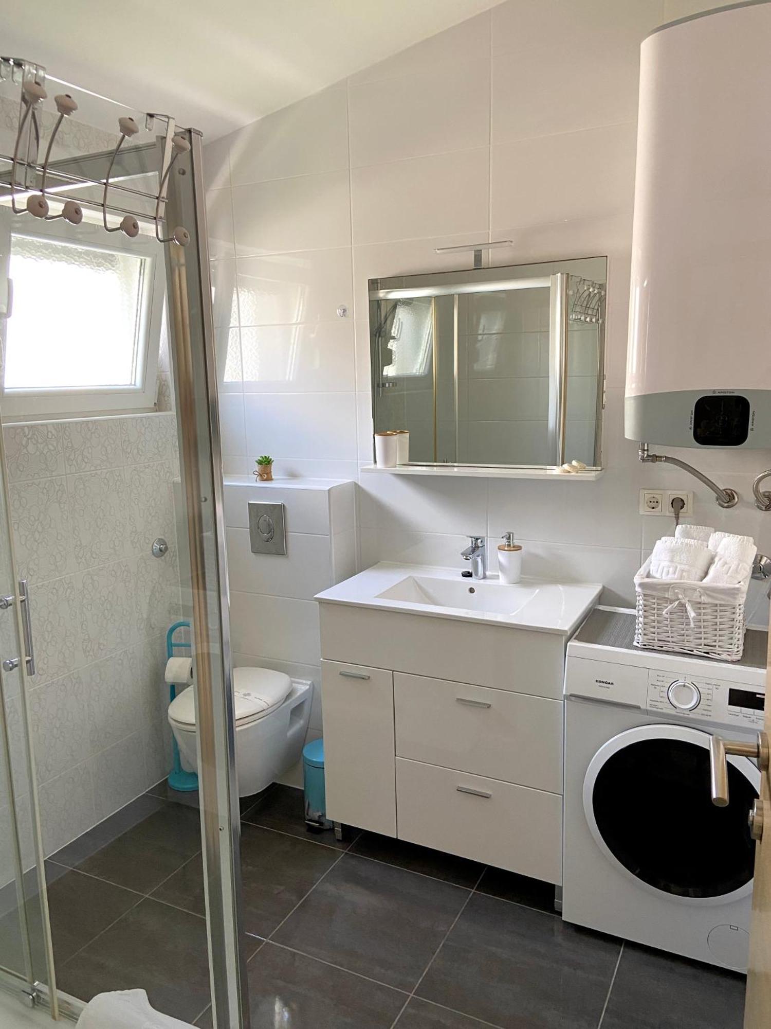 Apartmani Villa Adriatic Vir Ngoại thất bức ảnh