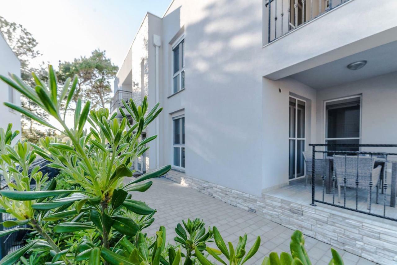 Apartmani Villa Adriatic Vir Ngoại thất bức ảnh